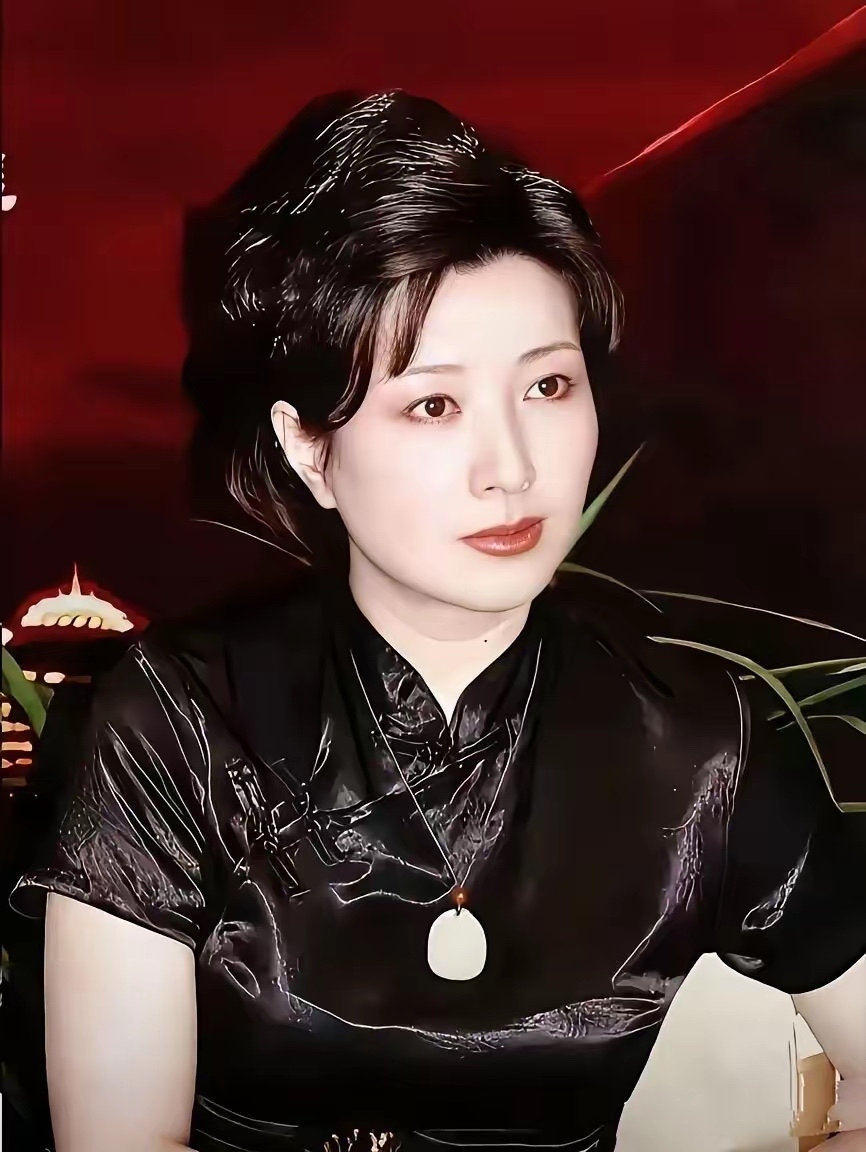 作为国家一级演员，王静在演艺圈深耕数十载，不靠绯闻炒作、不靠流量加持，仅凭实打实