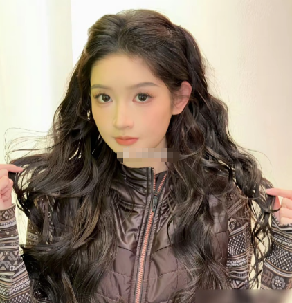 28岁王玉雯的焦虑，引起多少人共鸣？ 
她父母比同龄人爸妈大十几岁。 
妈妈63