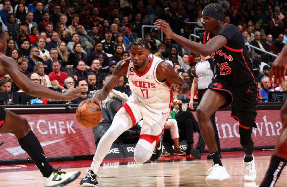 火箭队前一场战胜雷霆队，爆了一个不大不小的冷门。虽然雷霆队多位核心缺阵，但火箭队