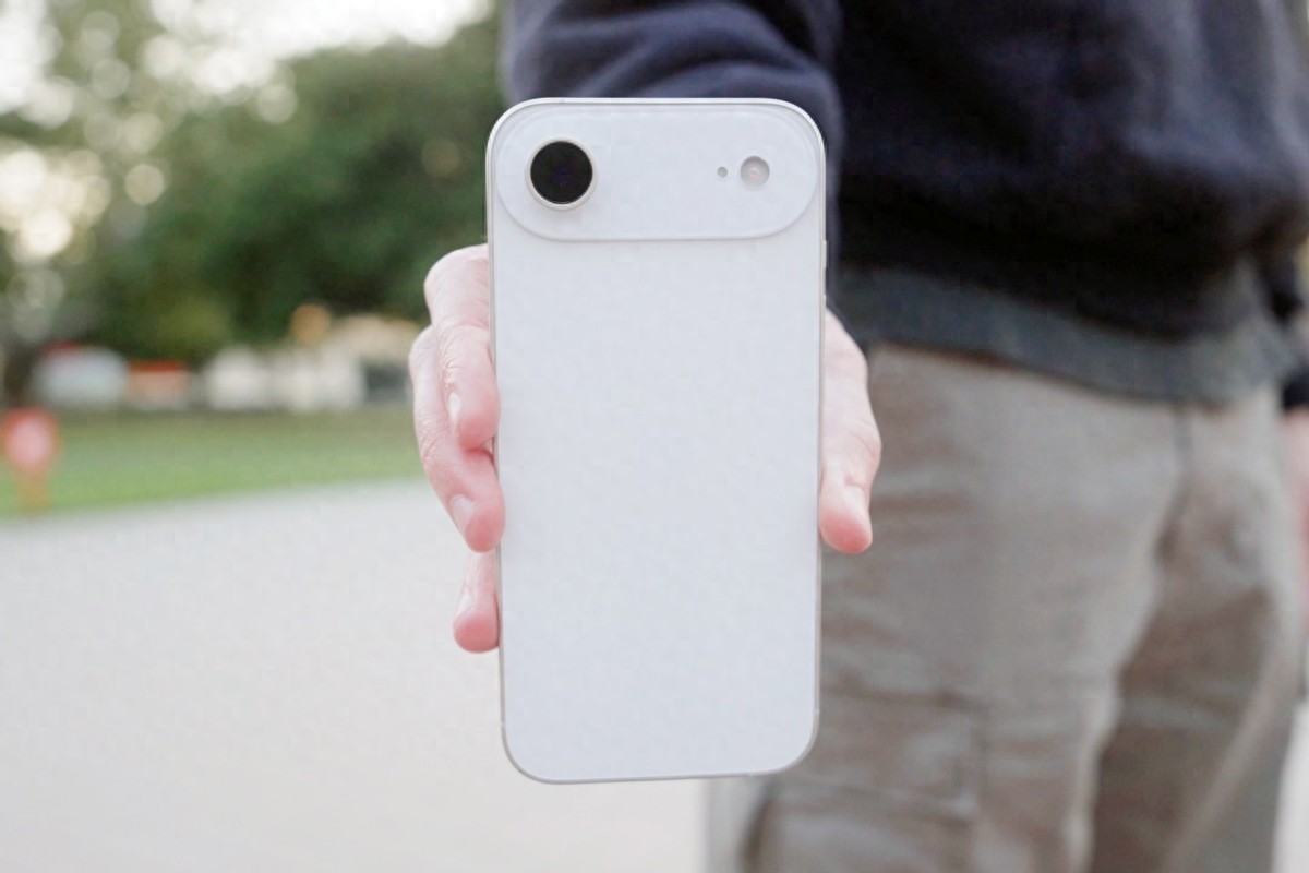 5000元内四大轻薄手机对决：苹果、摩托罗拉、荣耀、华为哪款最适合你？