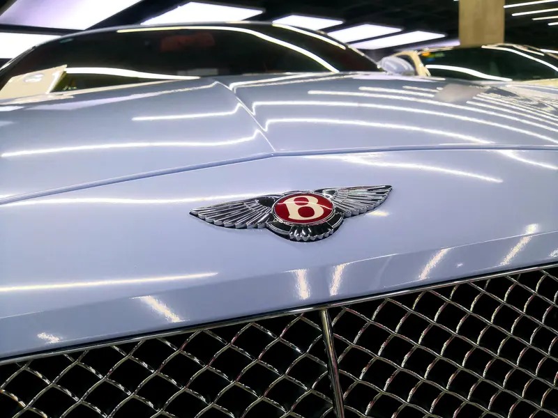 260万买宾利飞驰，燃油版即将停售，你会选择混动吗