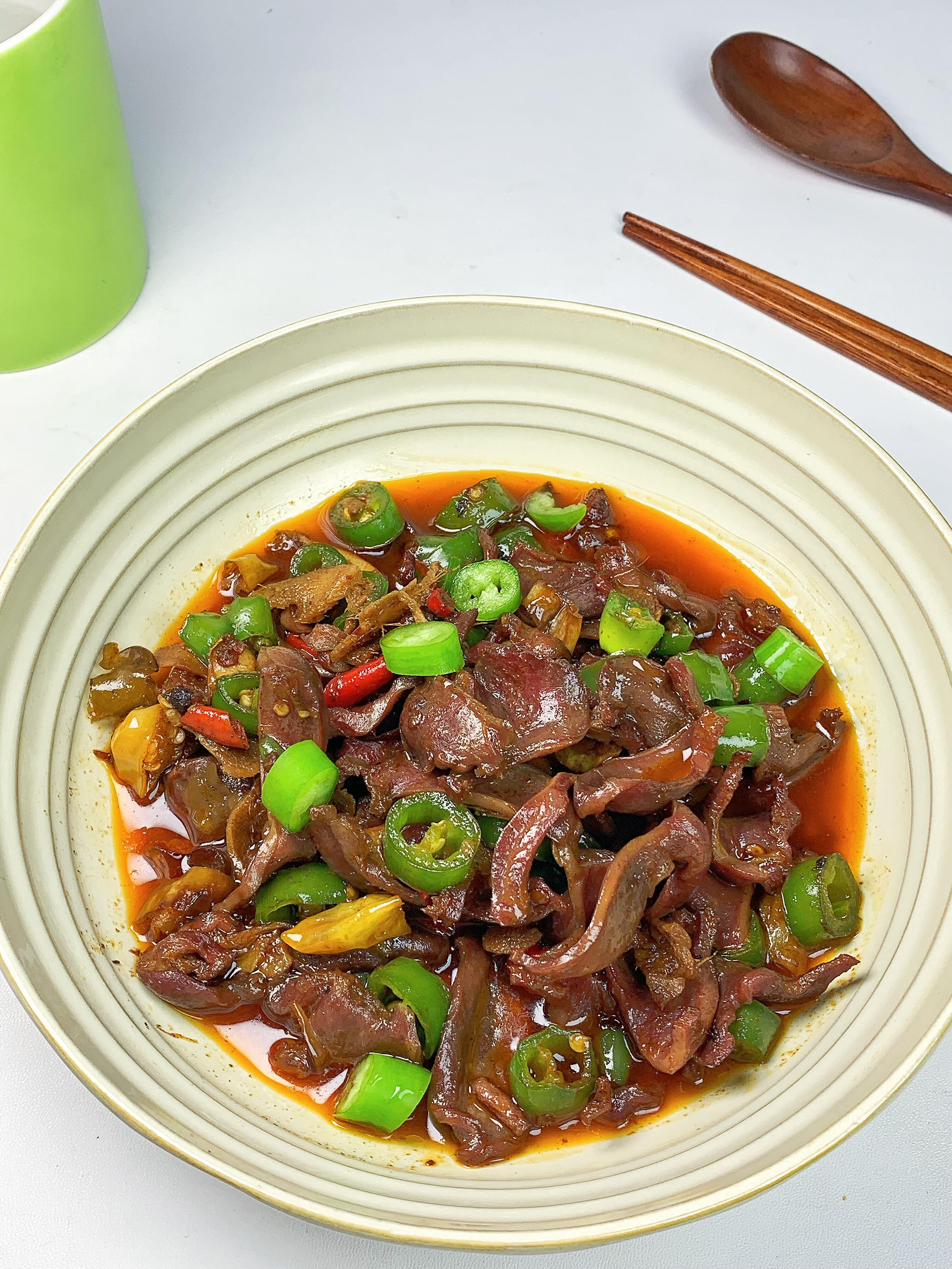 香辣泡椒郡肝太下饭🍗脆嫩不柴，锅气拉满
家人们谁懂啊😭 挖到下饭天花板了！这