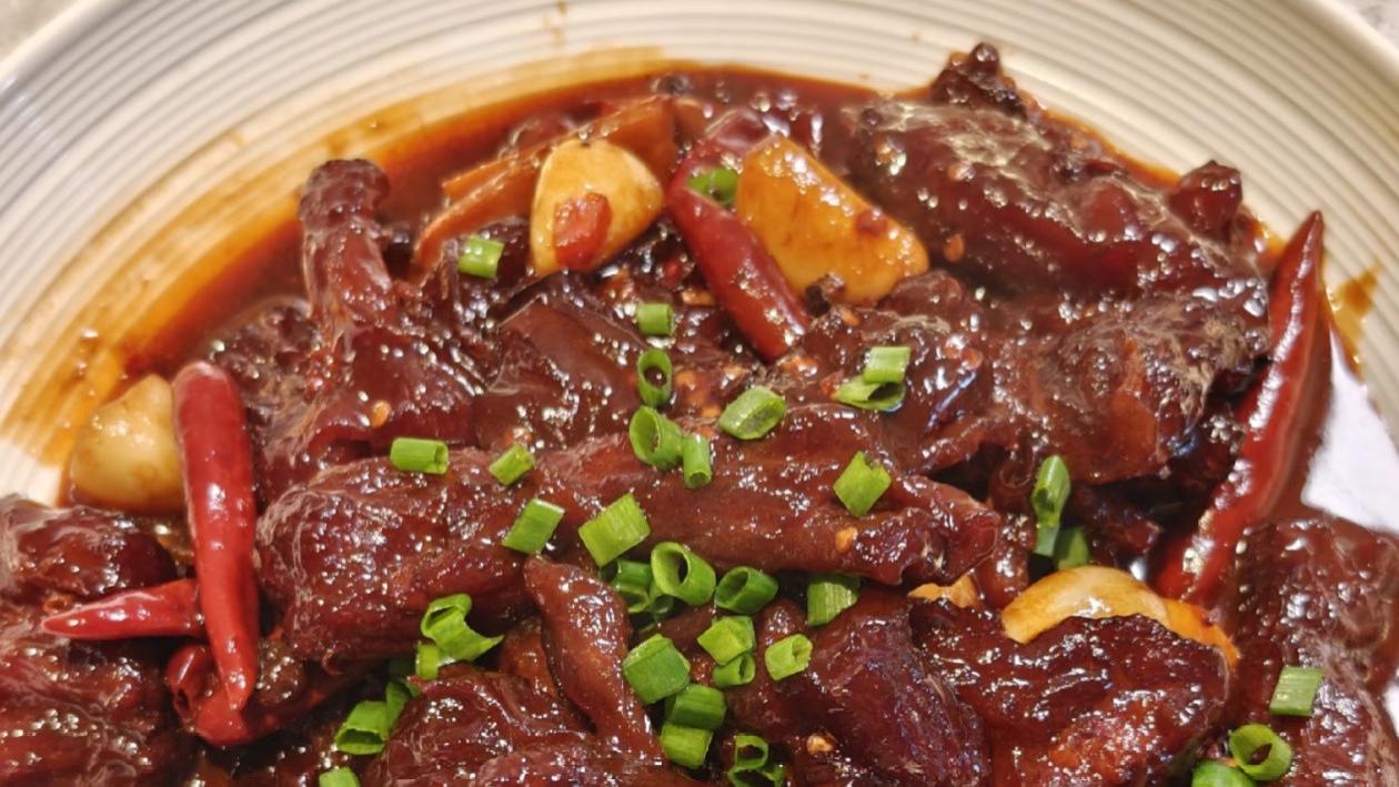 香辣牛蹄筋：一口软糯Q弹，下饭界的天花板