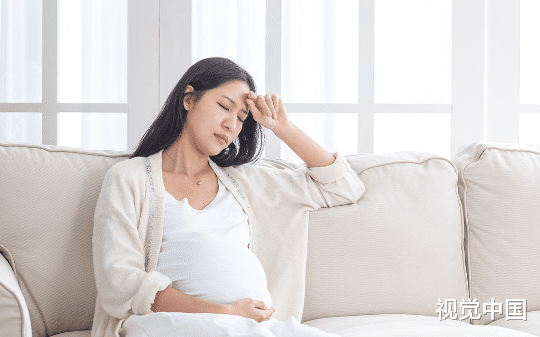 为了让我打胎离婚，老公伪造身体缺陷病例，离婚后他成了洗碗工