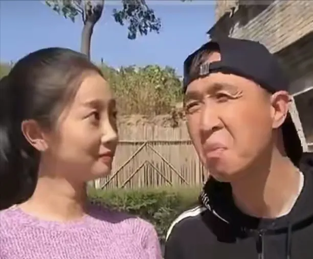 56岁的韩兆回石家庄井陉老家，没有豪车开道像个寻常的干瘪老头
最近，56岁的演员