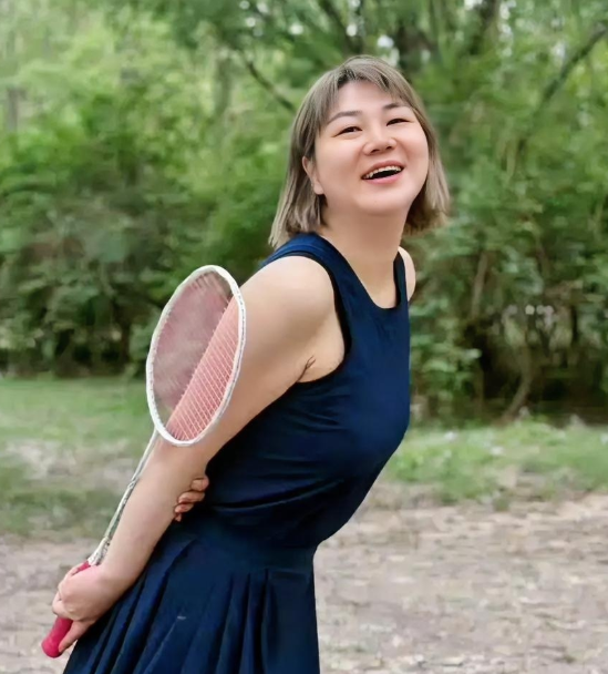 杨天真穿滑雪服瘦到认不出
原来瘦下来连穿搭都能大变样，活力又舒服，这状态谁看了不