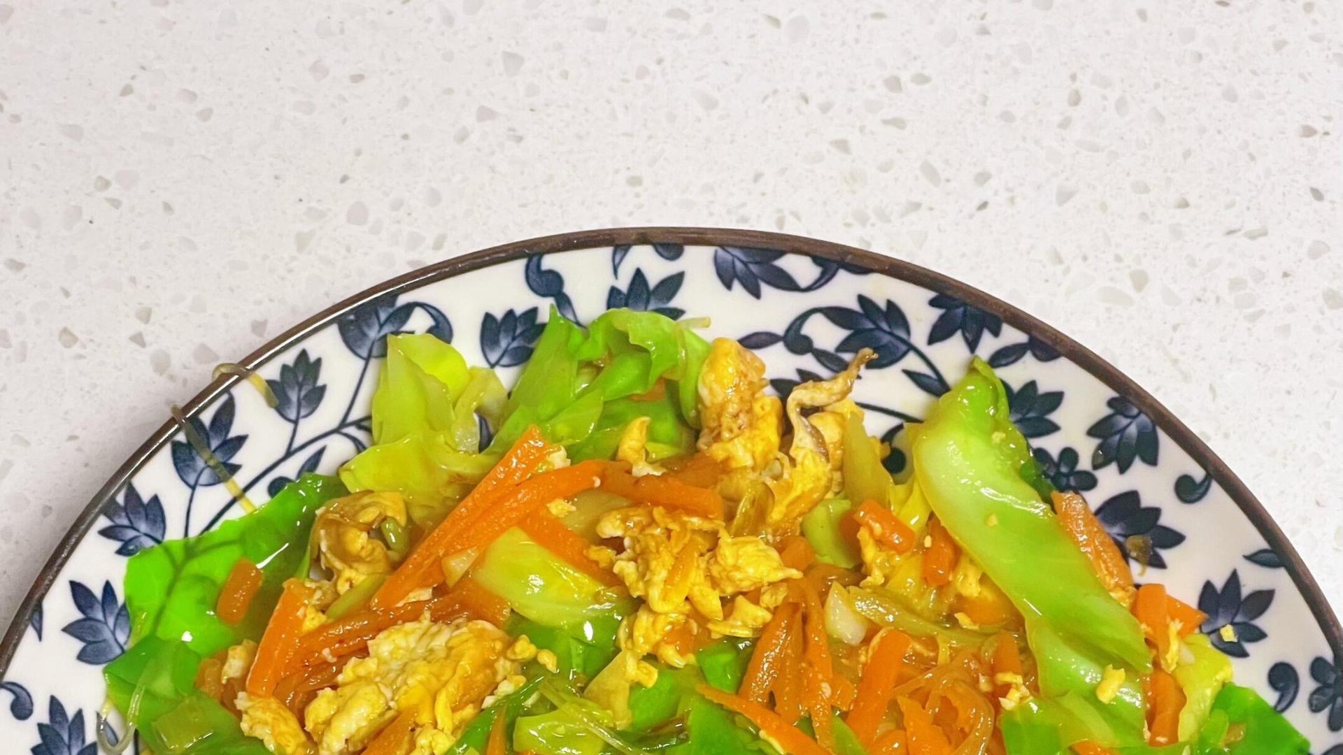 春日小炒天花板！包菜炒鸡蛋，10分钟出锅的鲜香脆爽