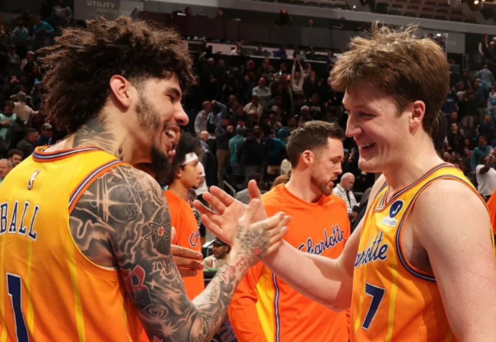 克尼普尔险守三分王！拉梅洛-鲍尔累计命中272记，1记之差反超失败！

黄蜂今日