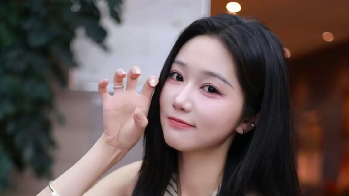 岳雨婷父亲破产白头：一场逆袭背后的家庭力量