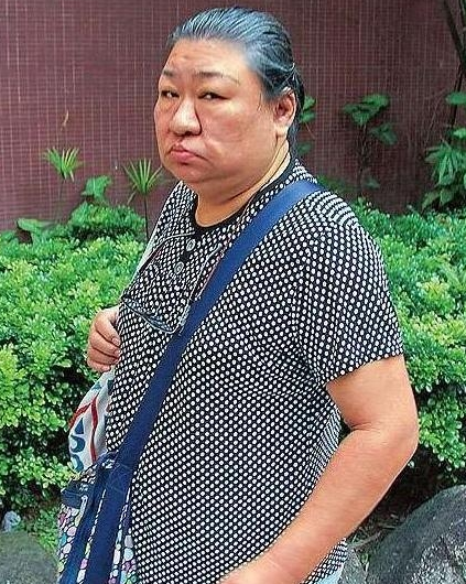 刘德华的大姐住贫民窟姐弟两个多年无往来

大姐接受采访，对媒体说：“我已经几十年