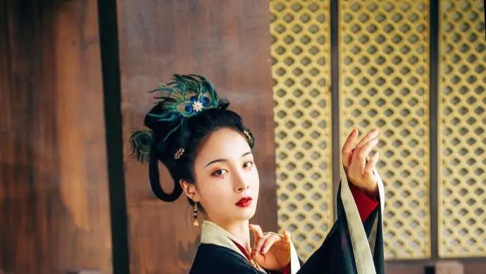 这辈子，守三个情人到老！