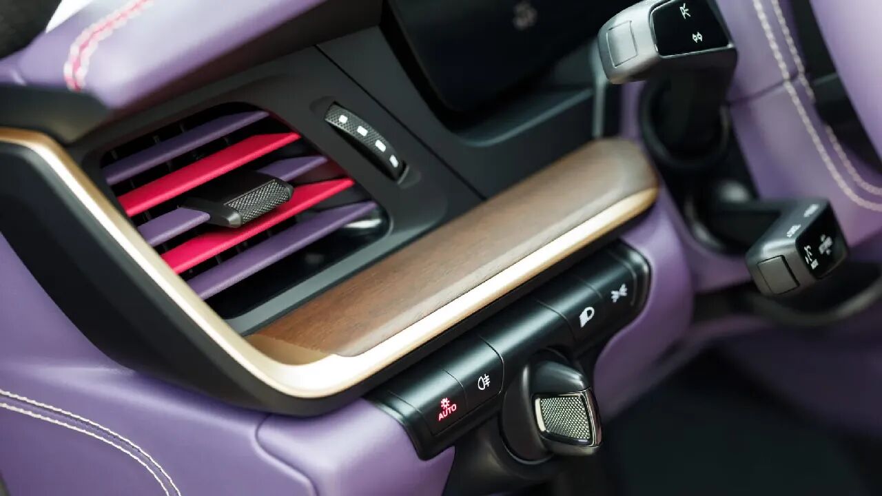 原厂定制天花板 变色涂装 911 GT3 Touring 堪称补漆师傅噩梦