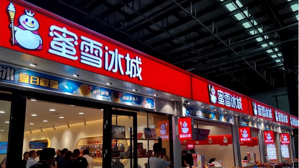 关店4万家的奶茶店，被迫当起了“邪修”