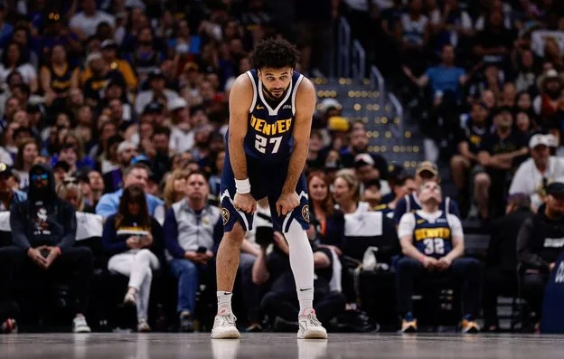 怎么强队弱队，主力都35分钟以上，穆雷几场更是快39分钟了，伤病不多就怪了

人