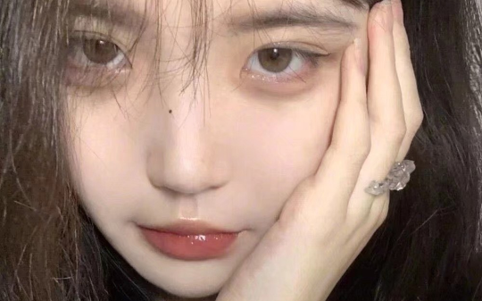 清明节我们老板不让我休假，我听见同事老张请了五天假，我怒了，直接要求休十天……