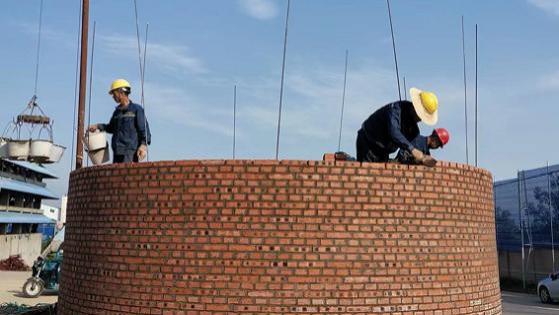 60米砖烟囱新建工程顺利完工 结构稳固达标