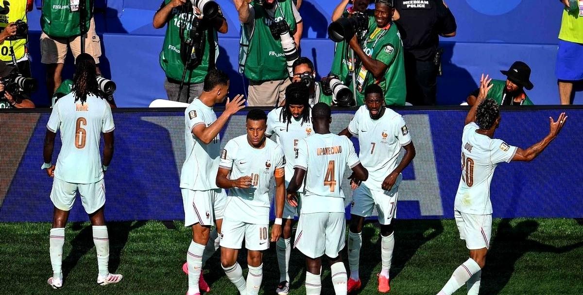 法国队，一个字：稳。

2-0轻取摩洛哥，连续三届世界杯杀进四强，总次数追平
