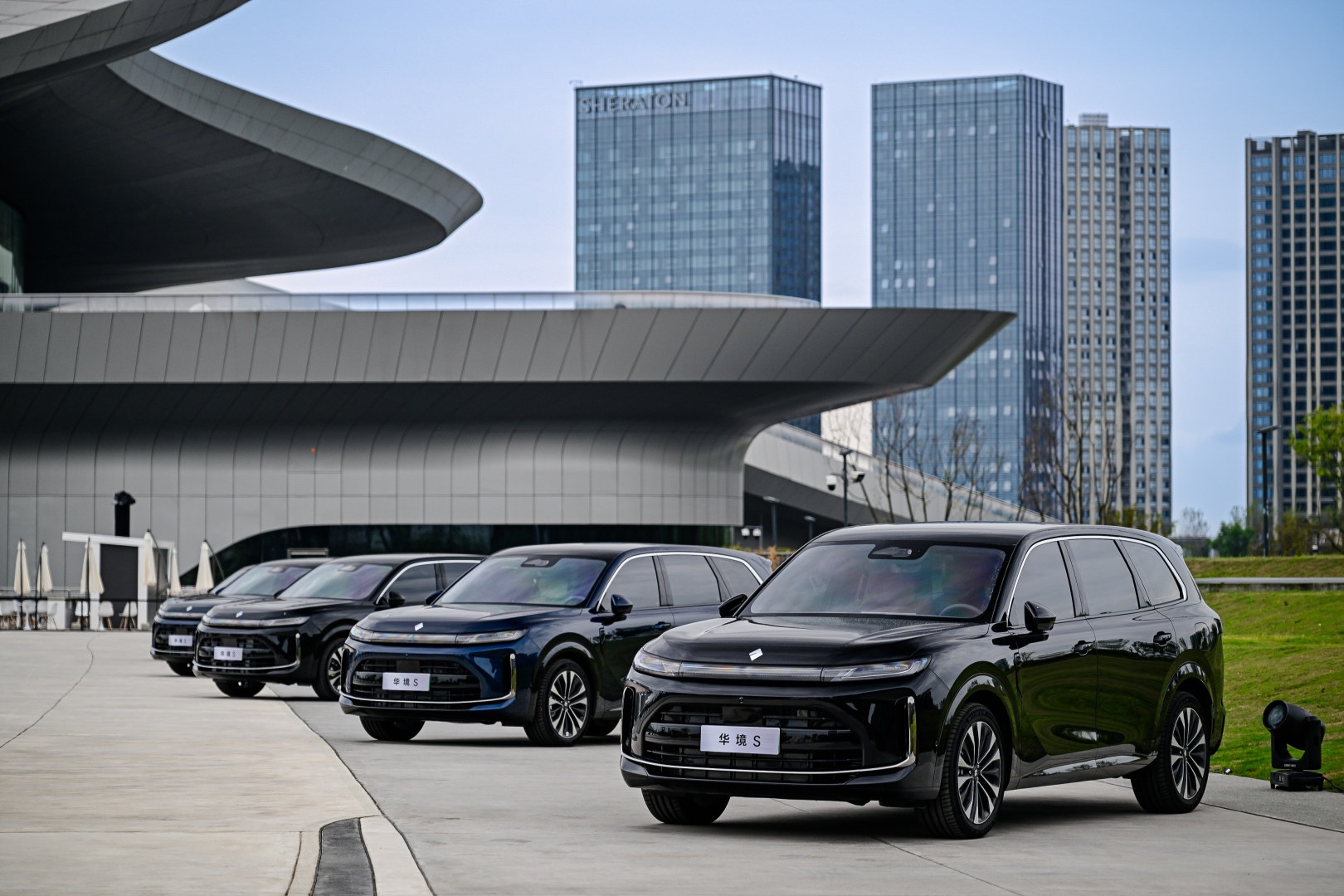 六座SUV市场这两年真是大爆发啊！过去它一直是小众选择，用户范围窄，品类认知也不