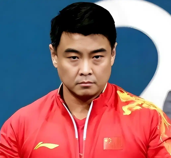 亚运会男团首战，王皓为什么宁可上黄友政，也不给向鹏机会？
王皓放着手感正热的向鹏
