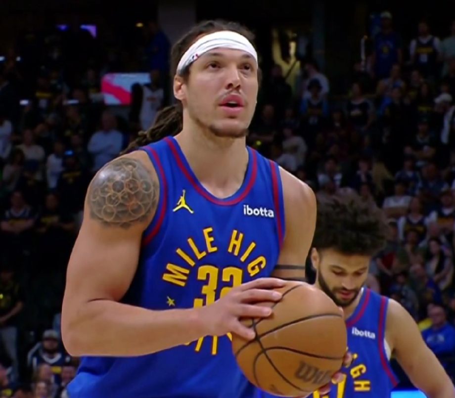 121-115逆转猛龙！！！掘金三巨头今天的带队表现！！！
穆雷：18中10，三