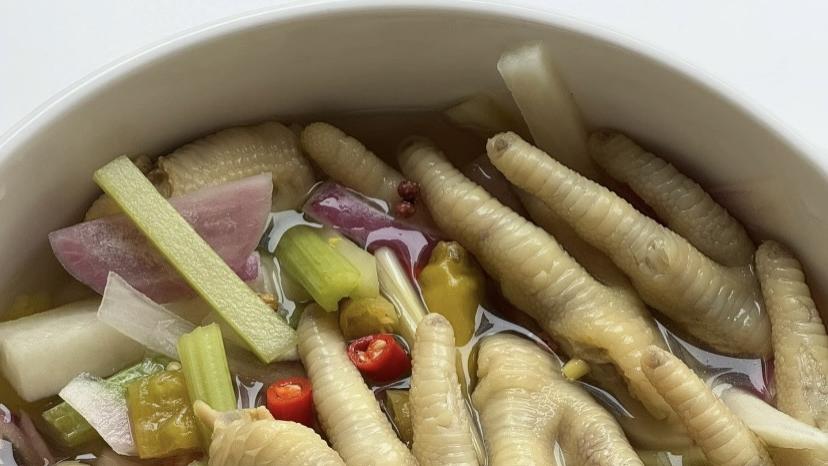 自制泡椒凤爪：脆嫩爽口，酸辣开胃，零失败家庭版做法