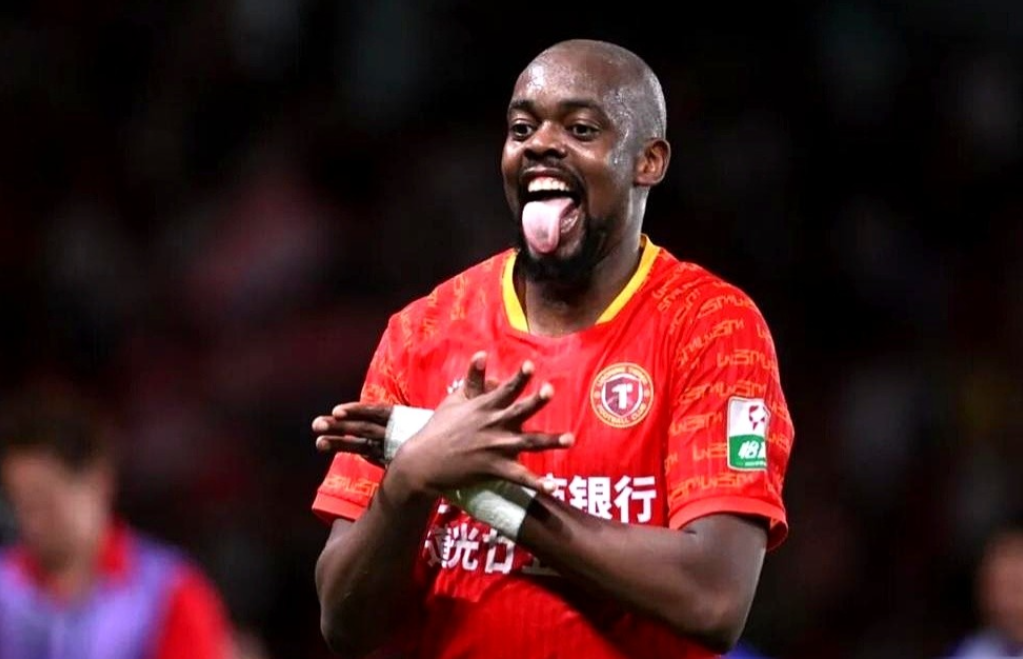 升班马辽宁铁人太不容易了！前两轮中超被碾压，0进球0分，姆本扎被嘲“水货”。
