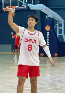 赵睿主要问题，防守纯漏勺，一旦进攻不行。就是大大的副作用！
进攻组织要非常好才能