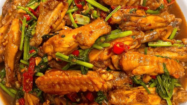 江西辣鸡翅，香辣诱人，一口就让你陶醉其中！