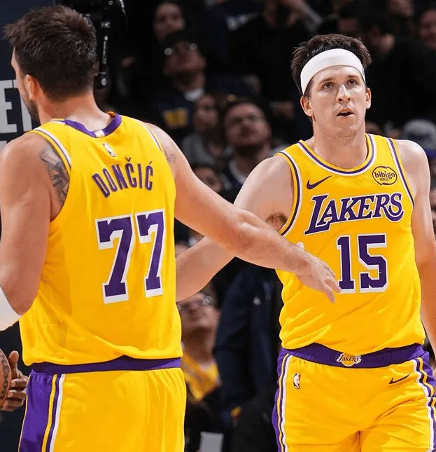 据报道，里夫斯签下了NBA历史上落选秀球员所获得的最大的一份合同。
马库斯-莫里