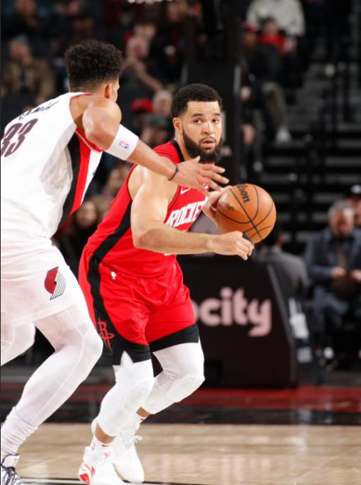 范弗里特会不会在季后赛之前复出呢？其实按几个月之前范弗里特的话说，他非常有可能复