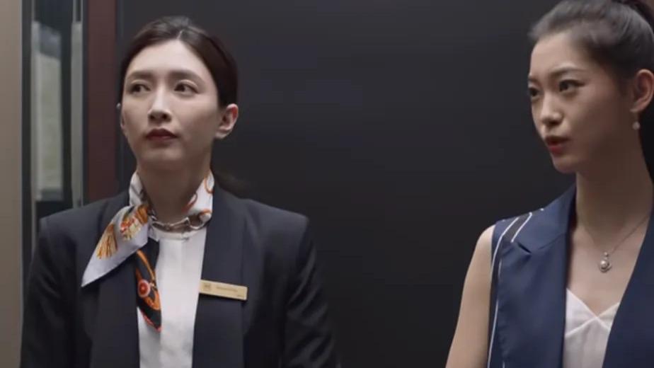 再看《三十而已》才发现：王漫妮推销连衣裙输给黛西，不是品味差，而是王太太讨厌她说过的这句话