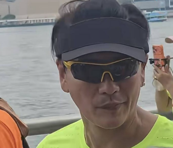 45岁的黄宗泽跟70岁吕良伟同框
真是没有对比就没有伤害！黄宗泽跟吕良伟都被邀请