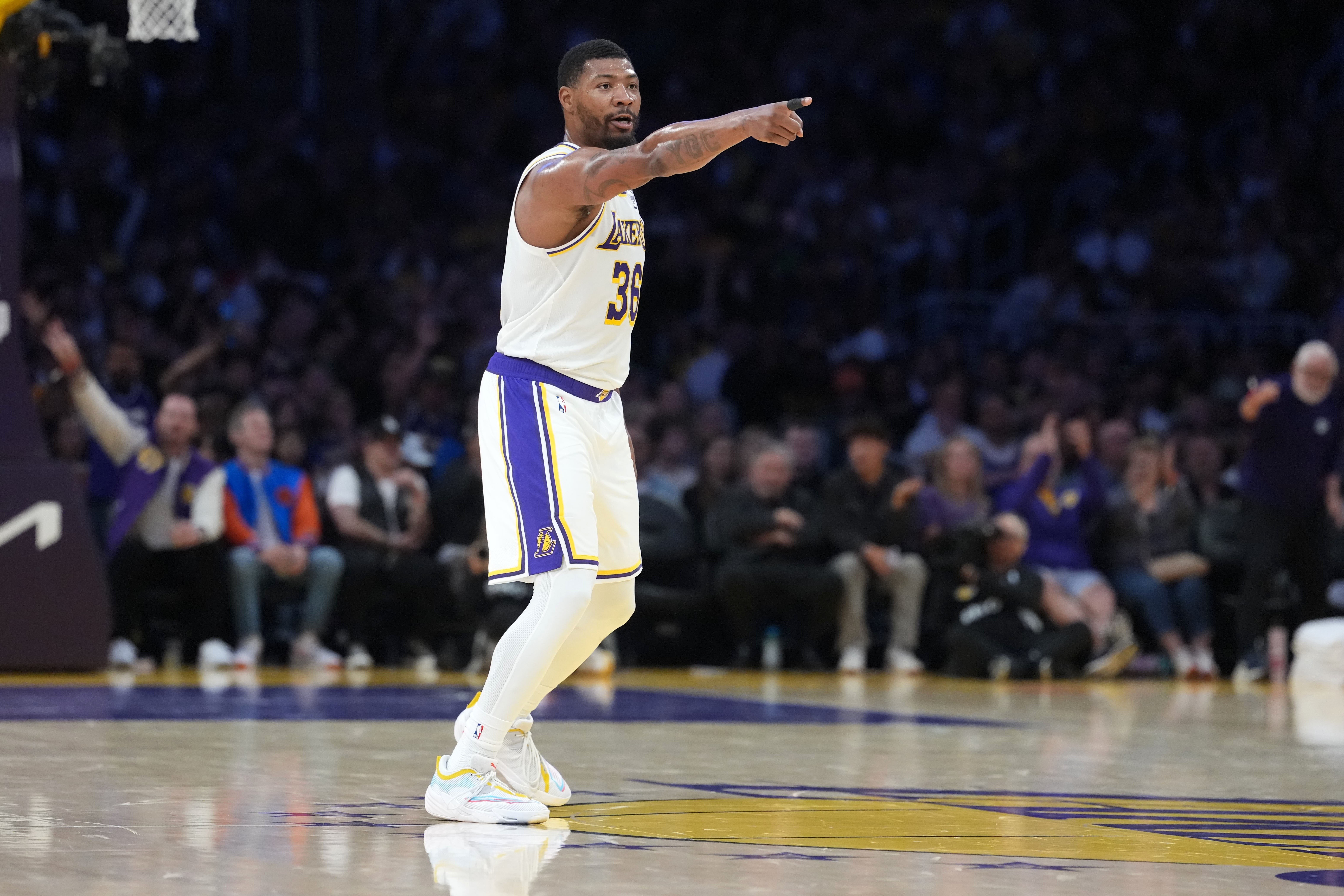 斯玛特打的这么好，但是已经32岁了，真的要给合同嘛???

总感觉给了合同  又