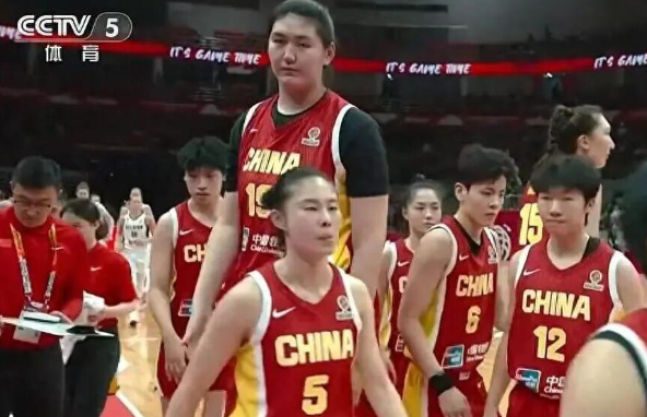 看了中国女篮对阵比利时的比赛，心里五味杂陈，感觉两个球队不在一个段位，无论是基本