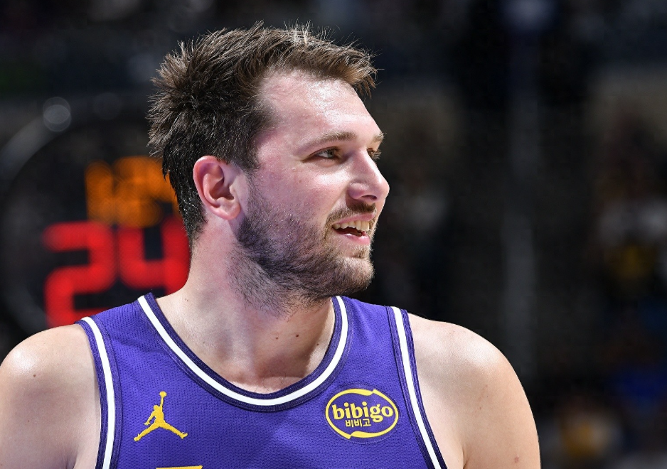 我不理解

这个月的77发挥多好啊，就因为输了一场活塞，MVP排名被约基奇反超了