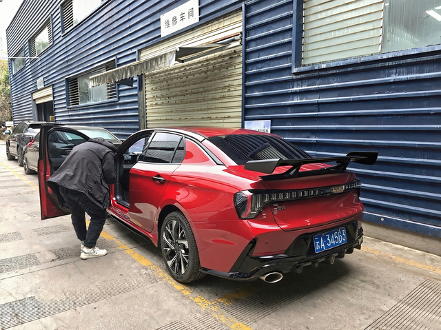 新的事故车
刚买一个月就被撞了，直接变色