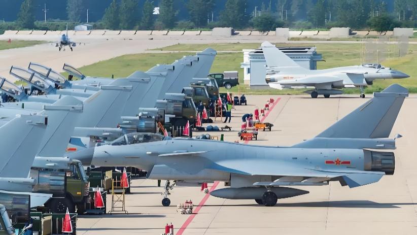 这才是中国空军目前最急缺的战机，要大量生产装备部队，并非歼20