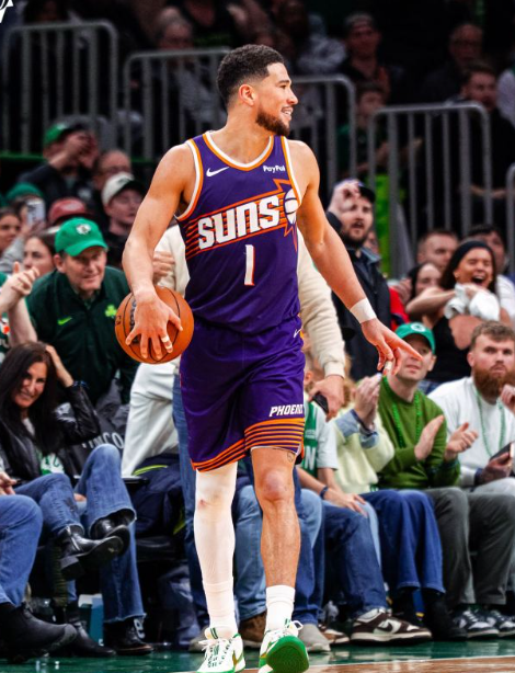 今天对战凯尔特人的比赛说布克的我绝对不同意 ！！！

上一场比赛布克最后打的不好