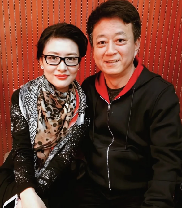 朱军太倒霉了，原来他最早被诬告性骚扰很可能是因为弦子患有心身性皮肤病
这种病常见