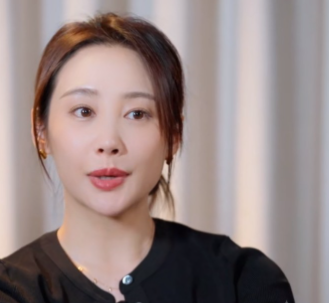 李纯我妈可喜欢他了
而且甚至有人说马頔和我妈妈长得很像，双眼皮，骨架有时候都会觉