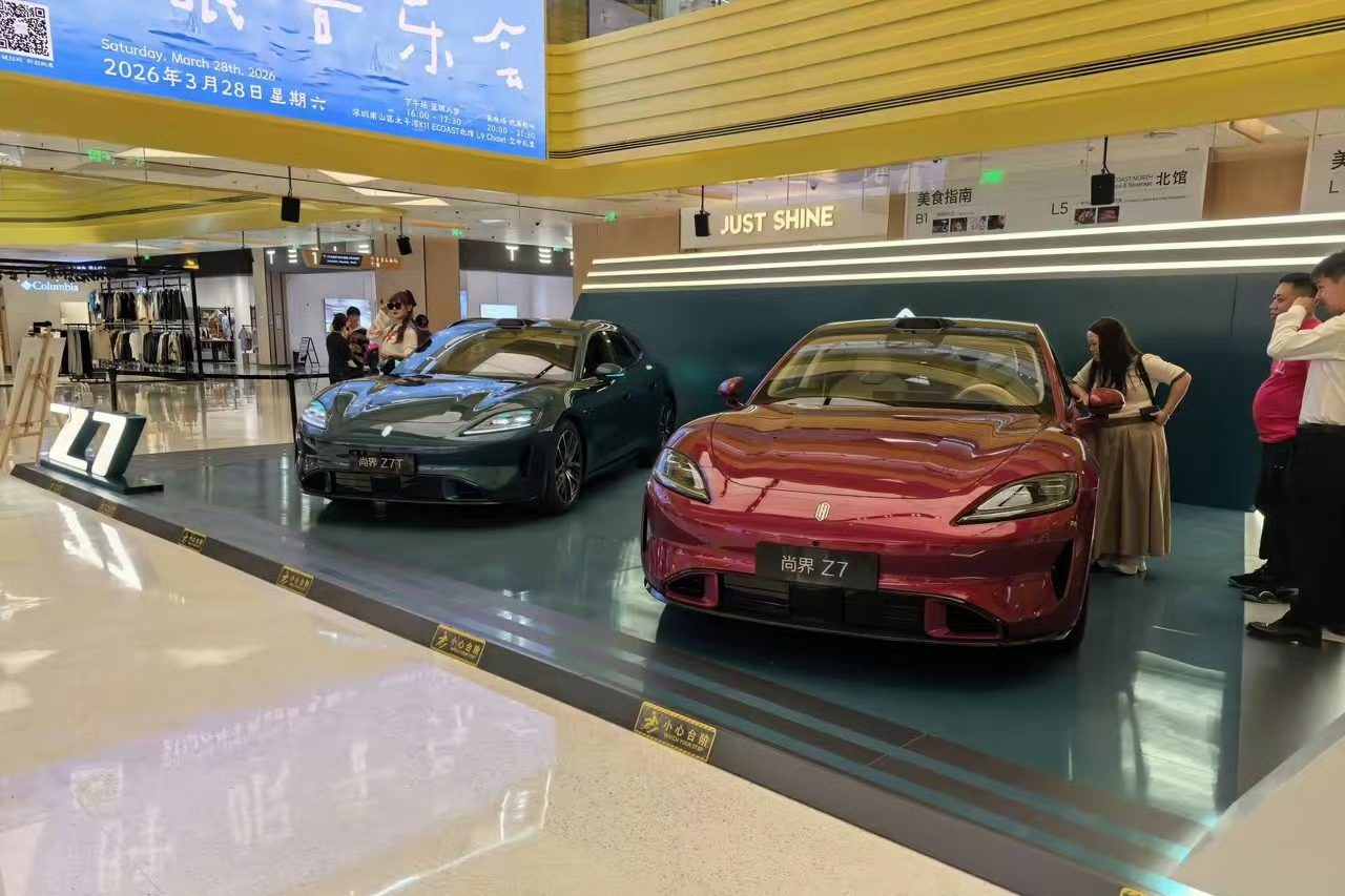 小米SU7遇到竞争对手了！