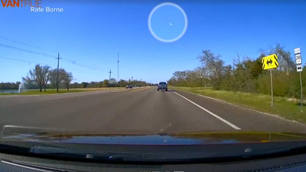 美国天空划过1吨重火球，时速5.6万公里，爆炸发出巨响，能拦截吗