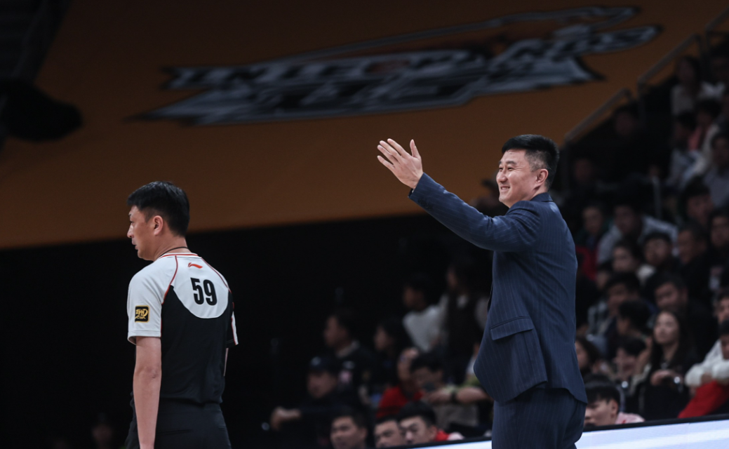 杜锋揭秘了焦泊乔离队的真相！同时，他还揭秘了杜润旺在本赛季的表现为什么一直离线！