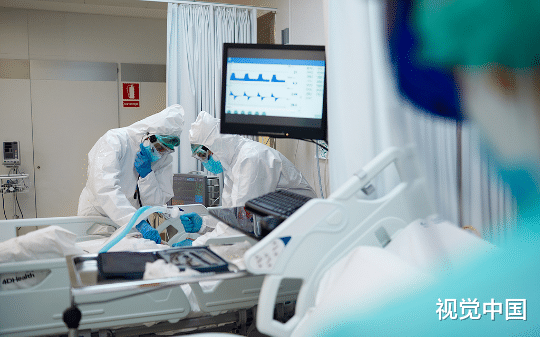 父亲住进IUC病房当晚就去世了，医院三天后竟还在催我续交费用