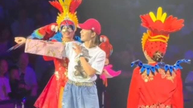 从拼命三娘到松弛辣妈：杨茜尧一人带俩娃，显经营事业婚姻高段位