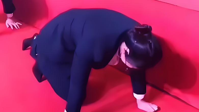 工作没完成被逼下跪，下跪之人反被拘留，了解背后真相：拘的漂亮