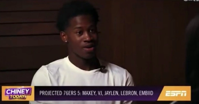 近日，76人后卫VJ·埃奇库姆接受了ESPN专访。
当被问到他最期待和詹姆斯成为