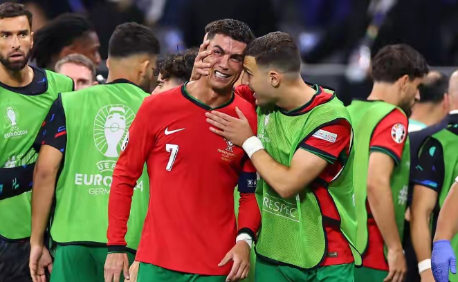 C罗球迷又要“坐不住了”！
 
随着阿根廷2‑0战胜奥地利，梅西再次完成梅开二度