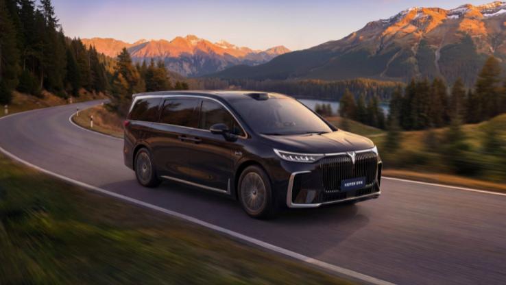 岚图梦想家冠军版预售31.99万：做处处都安全的MPV