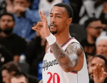 NBA常规赛，快船98-92战胜活塞。
本场比赛，快船球员约翰-科林斯出战37分